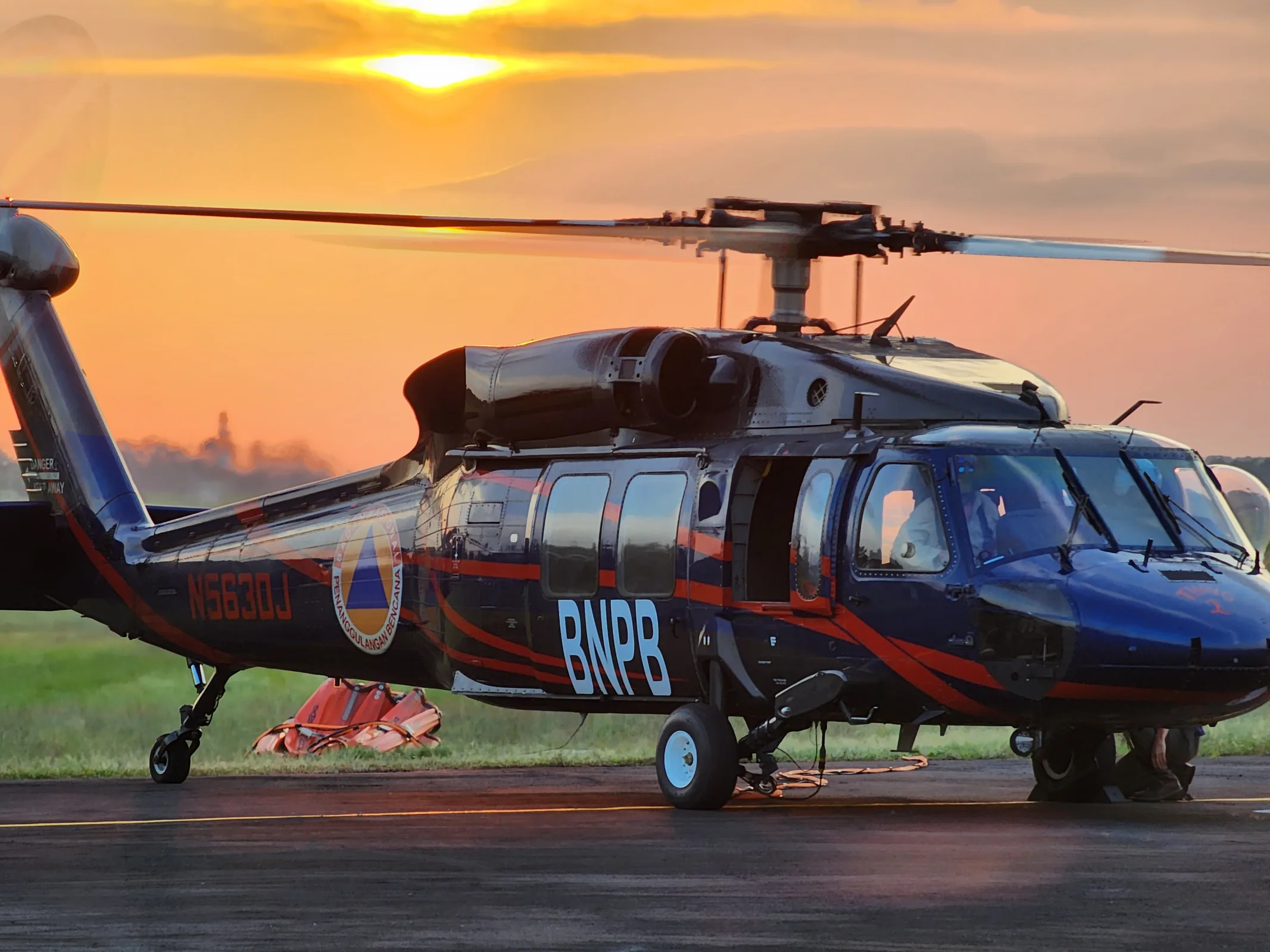 Helikopter PT Dwi Muda Angkasa untuk misi udara